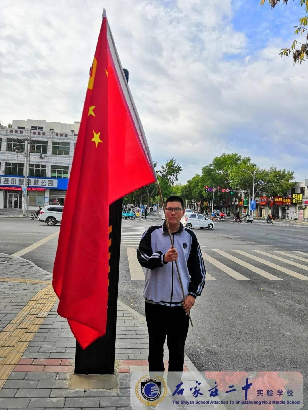 晚上和父母吵架了，吵到妹妹睡觉了。她哭了？